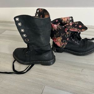 Lace-up, fold down reversible black Dr Martens with ribbon laces